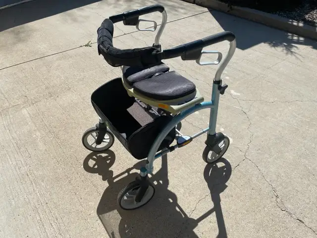 for sale walker in excellant used condition - Photo 3