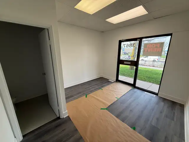 INDUSTRIAL SPACE FOR RENT AT CHESSWOOD AND SHEPPARD - Photo 3