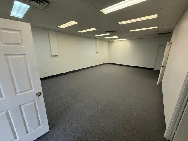 INDUSTRIAL SPACE FOR RENT AT CHESSWOOD AND SHEPPARD - Photo 4