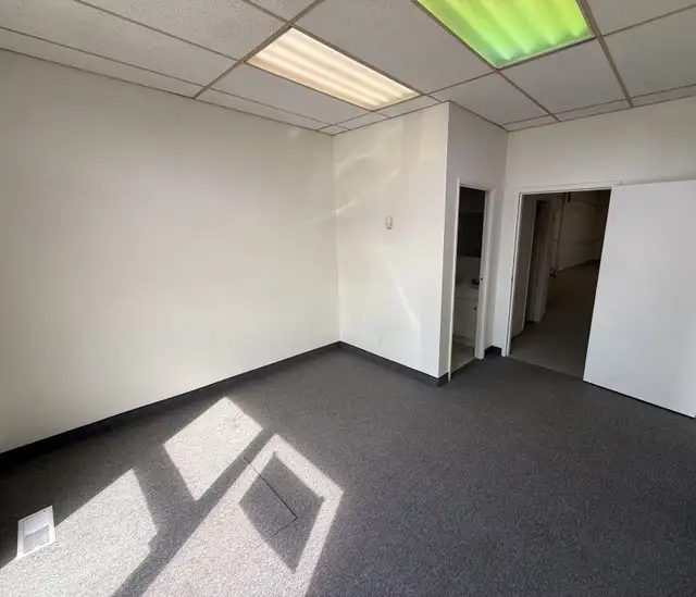 INDUSTRIAL SPACE FOR RENT AT CHESSWOOD AND SHEPPARD - Photo 7