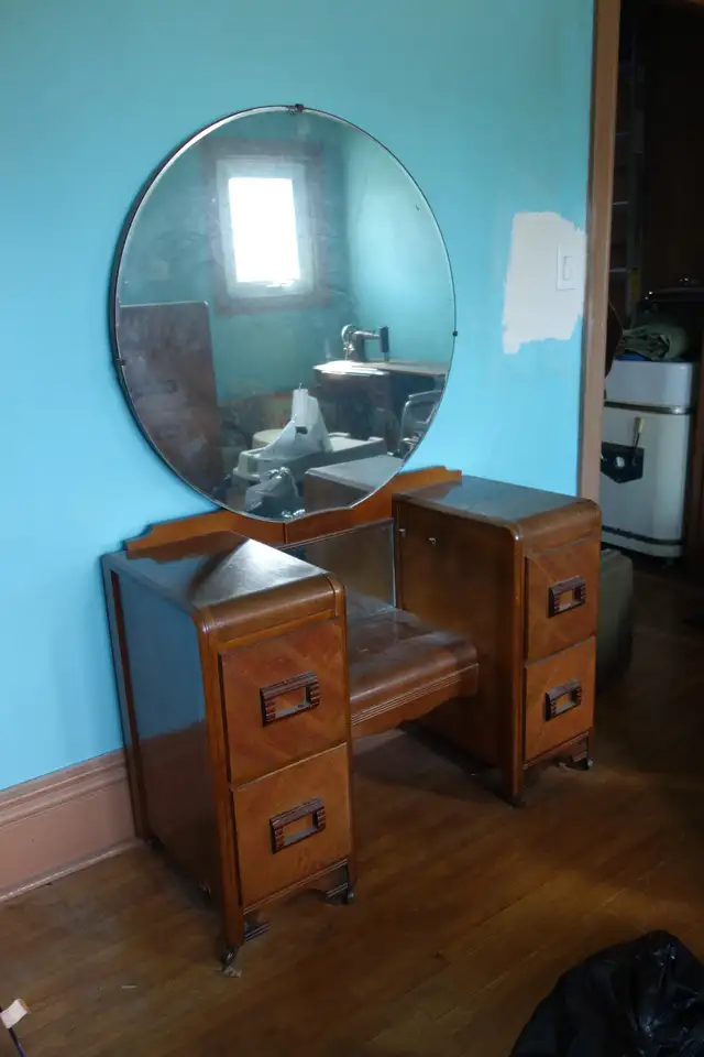 Bedroom Furniture - Photo 2