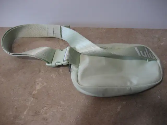 Lululemon Belt Bag - Photo 2