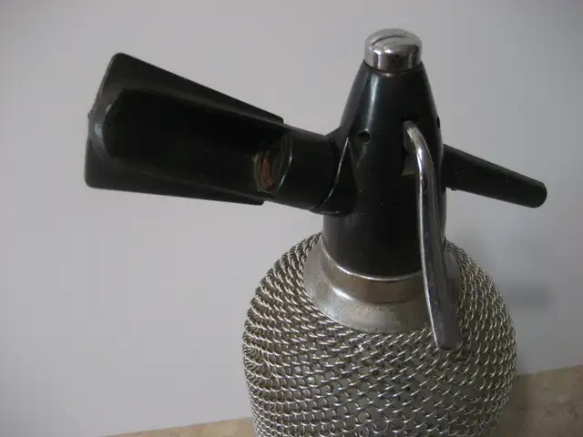 Vintage Large 14' ACC Syphon Seltzer Bottle Chain Wire Mesh - Photo 3