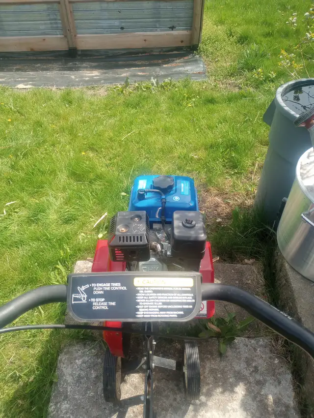 Craftsman 900 series 24' front tine rototiller