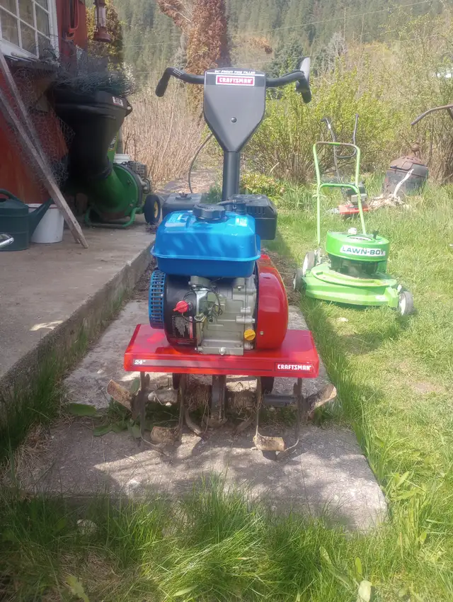 Craftsman 900 series 24' front tine rototiller - Photo 2