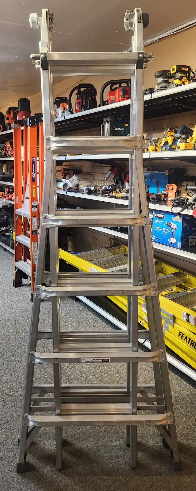 Assorted Ladders: Featherlite, Louisville, Werner, Mastercraft - Photo 7