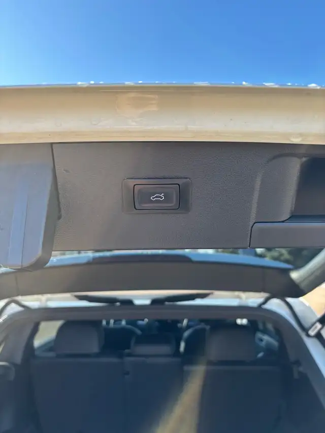 2022 Volkswagen Tiguan R-Line - Photo 9