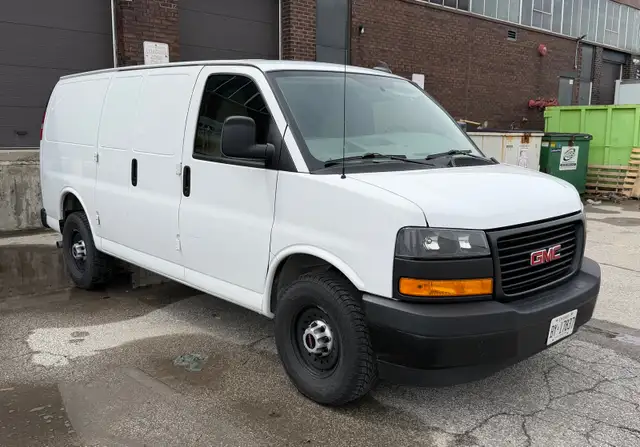SUPER CLEAN 2023 GMC Cargo Van - Photo 2