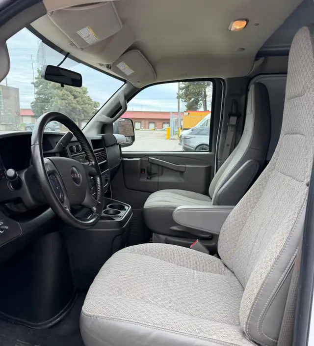 SUPER CLEAN 2023 GMC Cargo Van - Photo 4