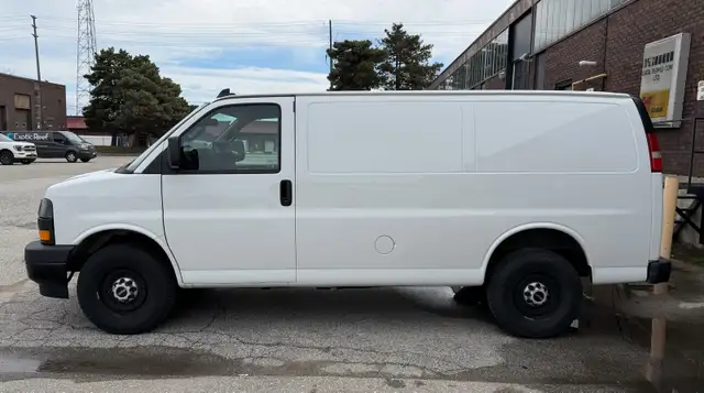 SUPER CLEAN 2023 GMC Cargo Van - Photo 7