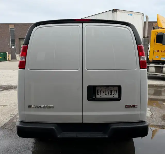 SUPER CLEAN 2023 GMC Cargo Van - Photo 9