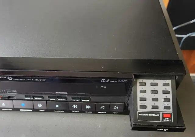 PHILIPS CD650 CD PLAYER WITH REMOTE CONTROL - Photo 2
