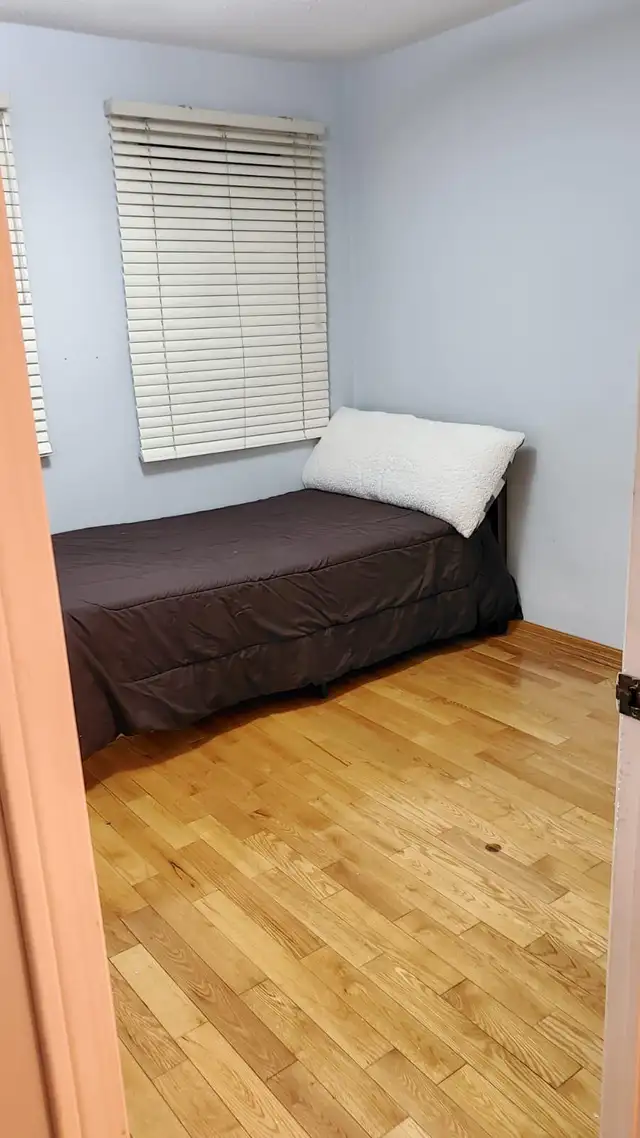 Room for rent May 1st - Photo 3