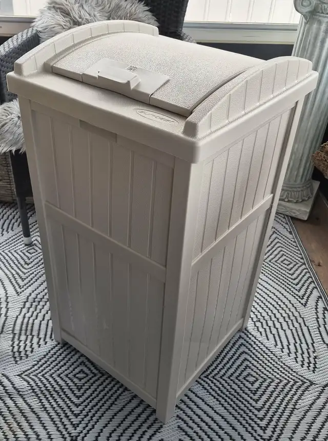 SUNCAST TRASH HIDEAWAY – OUTDOOR BIN STORAGE – NEW ASSEMBLED 120 - Photo 2