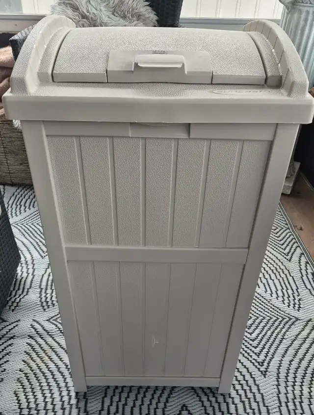 SUNCAST TRASH HIDEAWAY – OUTDOOR BIN STORAGE – NEW ASSEMBLED 120 - Photo 3