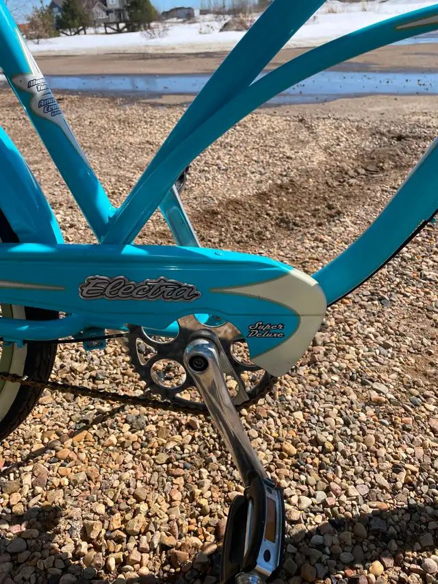 Electra Bicycle - Photo 3
