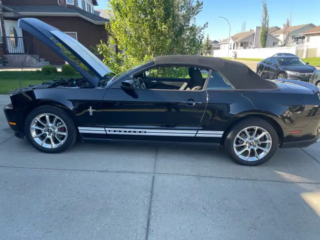 2011 Ford Mustang 3.7L V6 - Photo 2