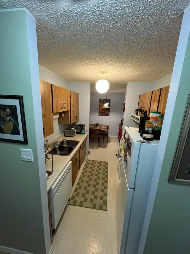 Awesome Downtown Suite with Amazing Views - Photo 6