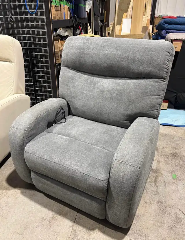 Sealy fabric power reclining lift chair - Photo 3