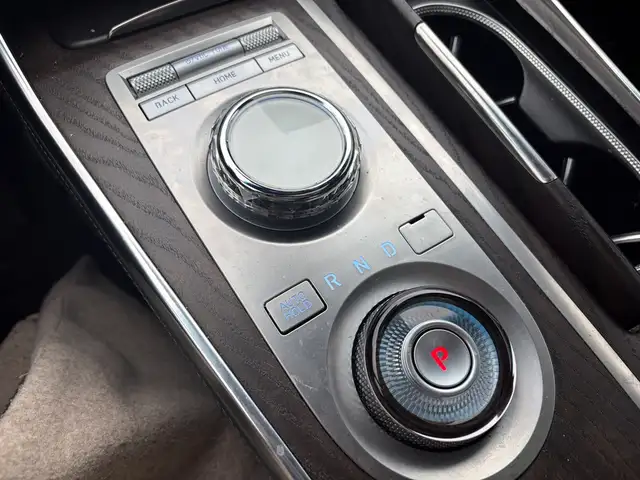 2024 Genesis GV80 3.5T Prestige AWD • 360 Camera • Head Up Displ - Photo 19