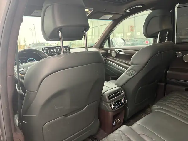 2024 Genesis GV80 3.5T Prestige AWD • 360 Camera • Head Up Displ - Photo 23