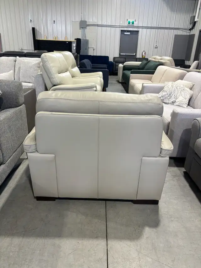 Oversized leather arm chair - Photo 3