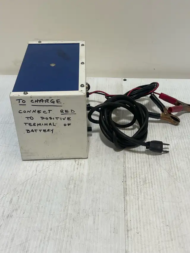 Handy Andy Battery Charger - Photo 4