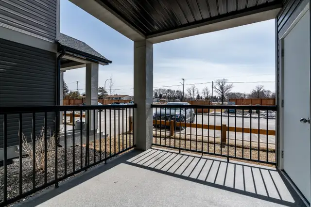 SPACIOUS 3 Bedroom Apartment! Located In Steinbach! - Photo 9