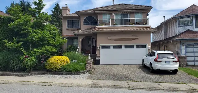 $2,500 Renovated 2 Bedroom & 1 Bathroom Walk Out Basement