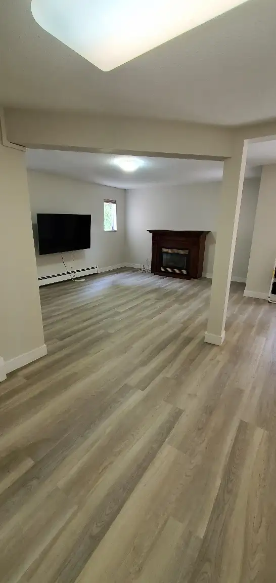 $2,500 Renovated 2 Bedroom & 1 Bathroom Walk Out Basement - Photo 3