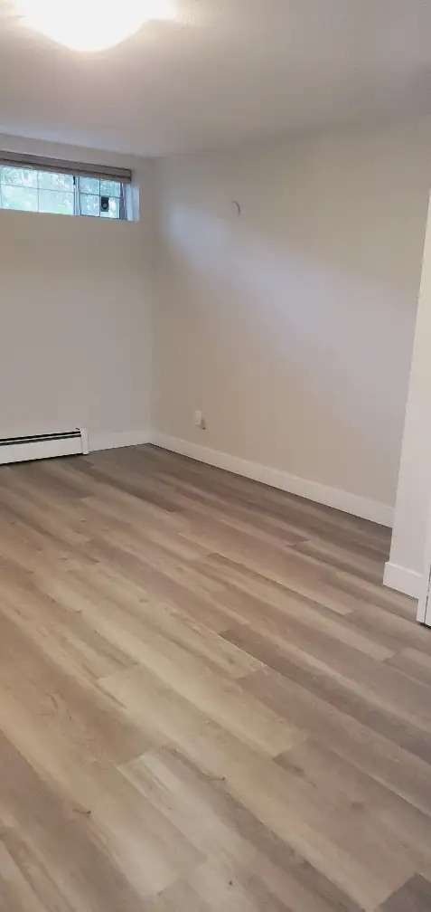 $2,500 Renovated 2 Bedroom & 1 Bathroom Walk Out Basement - Photo 5