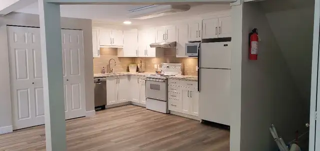 $2,500 Renovated 2 Bedroom & 1 Bathroom Walk Out Basement - Photo 7