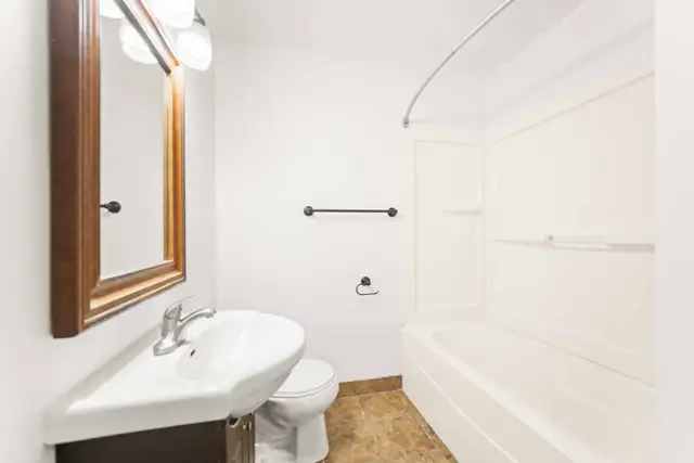 SPACIOUS 2 Bedroom Apartment! Move In Ready! - Photo 8