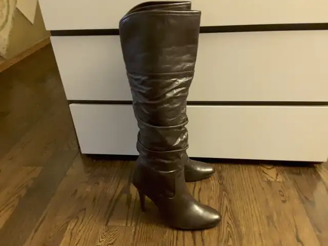 Brand New Stylish women leather boots Size 8.5