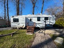 -Roulotte à vendre 12000$ Keystone Sportmen 32 pieds