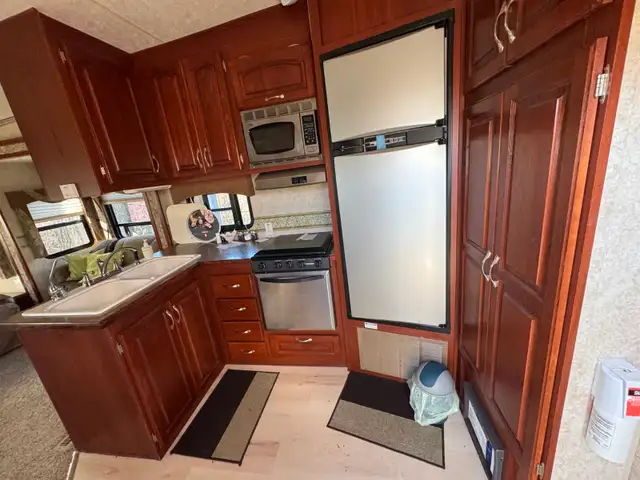 -Roulotte à vendre 12000$ Keystone Sportmen 32 pieds - Photo 3