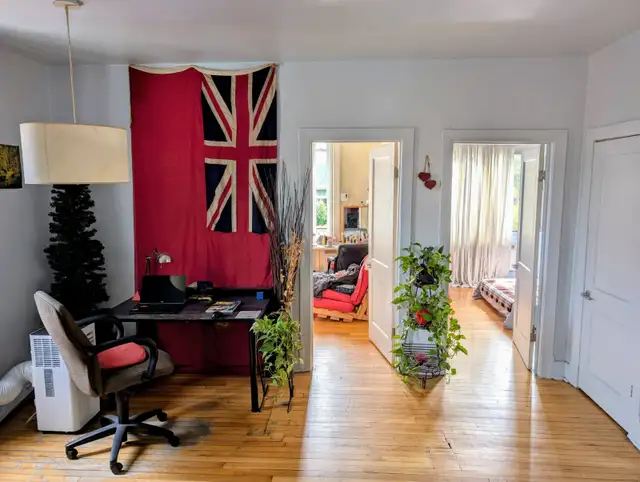 Woman Roommate NDG Montreal $825 / month all included - Photo 3