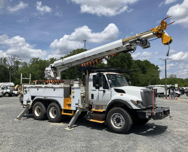 2014 International 7400 Altec DM47B-BR Digger Derrick