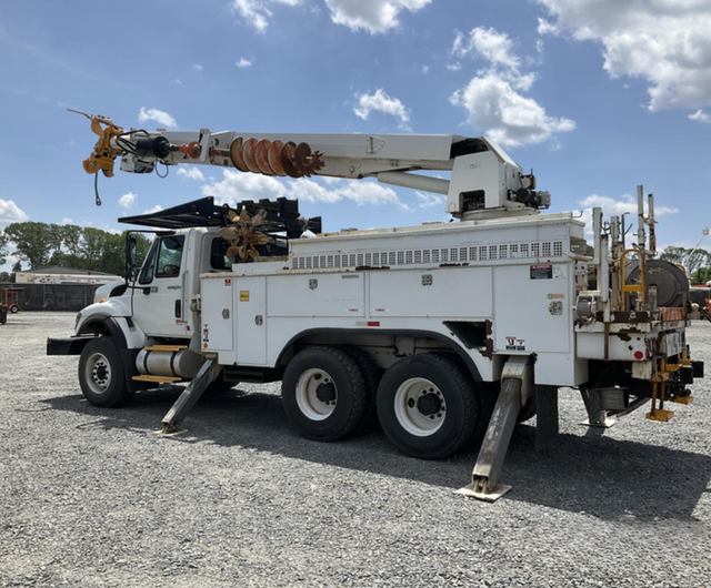 2014 International 7400 Altec DM47B-BR Digger Derrick - Photo 4