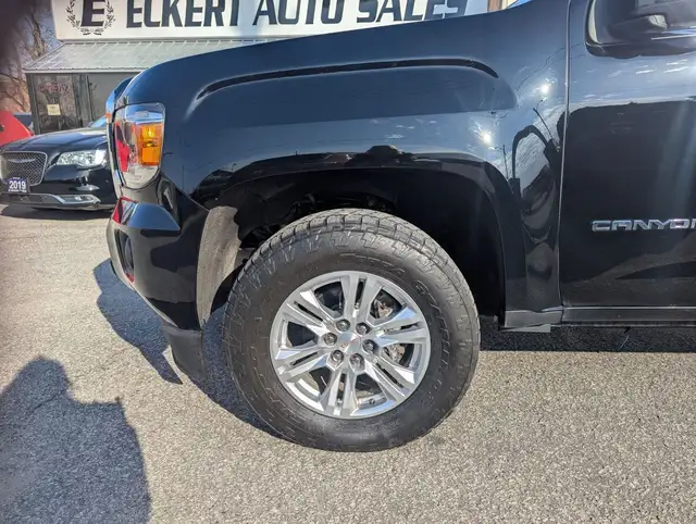 2020 GMC Canyon 4WD SLE WITH 3.6L V6! - Photo 2