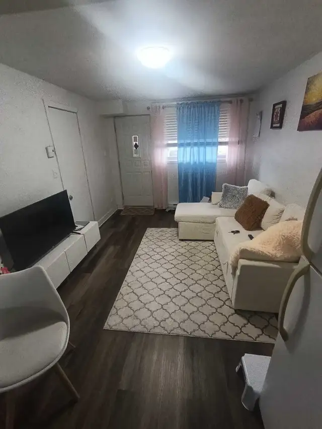 3 1/2 ANJOU (H1K 3G3) DEMI SOUS-SOL 1200$ - Photo 2