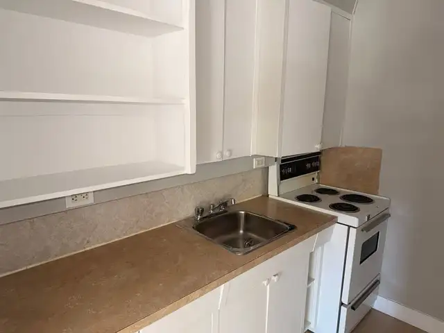 1 Bed 1 Bath Apartment Pioneer Villa complex - Photo 5