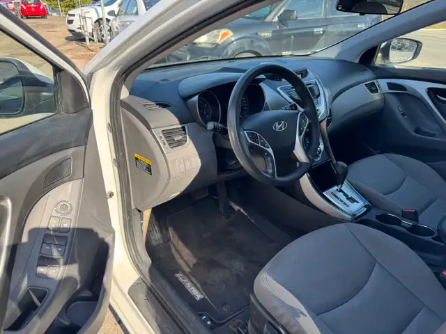 2012 Hyundai Elantra GL - Photo 11