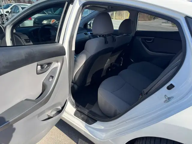 2012 Hyundai Elantra GL - Photo 12