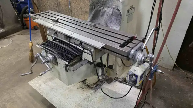 1995 First LC-185VS Vertical Milling Machine - Photo 3