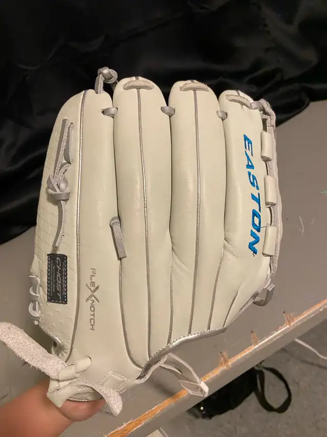 Easton ghost Fastoitch glove - Photo 3