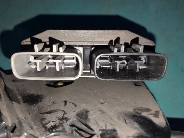 2007-2008 Yamaha R1 1D7-81960-01-00RECTIFIER & REGULATOR ASSY - Photo 7