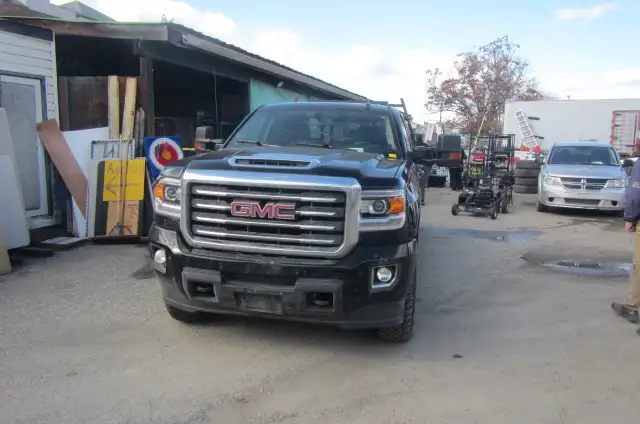 AUCTION-2018 GMC SIERRA 3500HD DURAMAX DIESEL-ONLINE-APR 25- 8AM - Photo 4