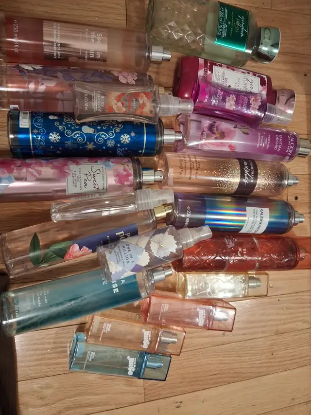 Perfumes & body spray lot - Photo 2