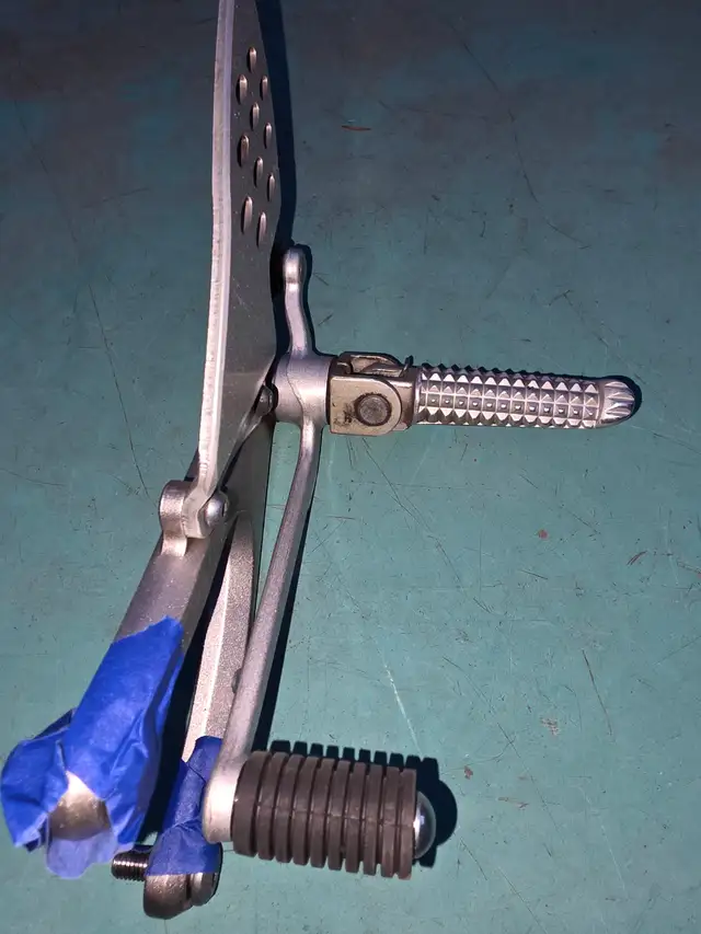 2007 Yamaha R1 Riders Foot Pegs Brackets Gear Shifter Rear Sets - Photo 2